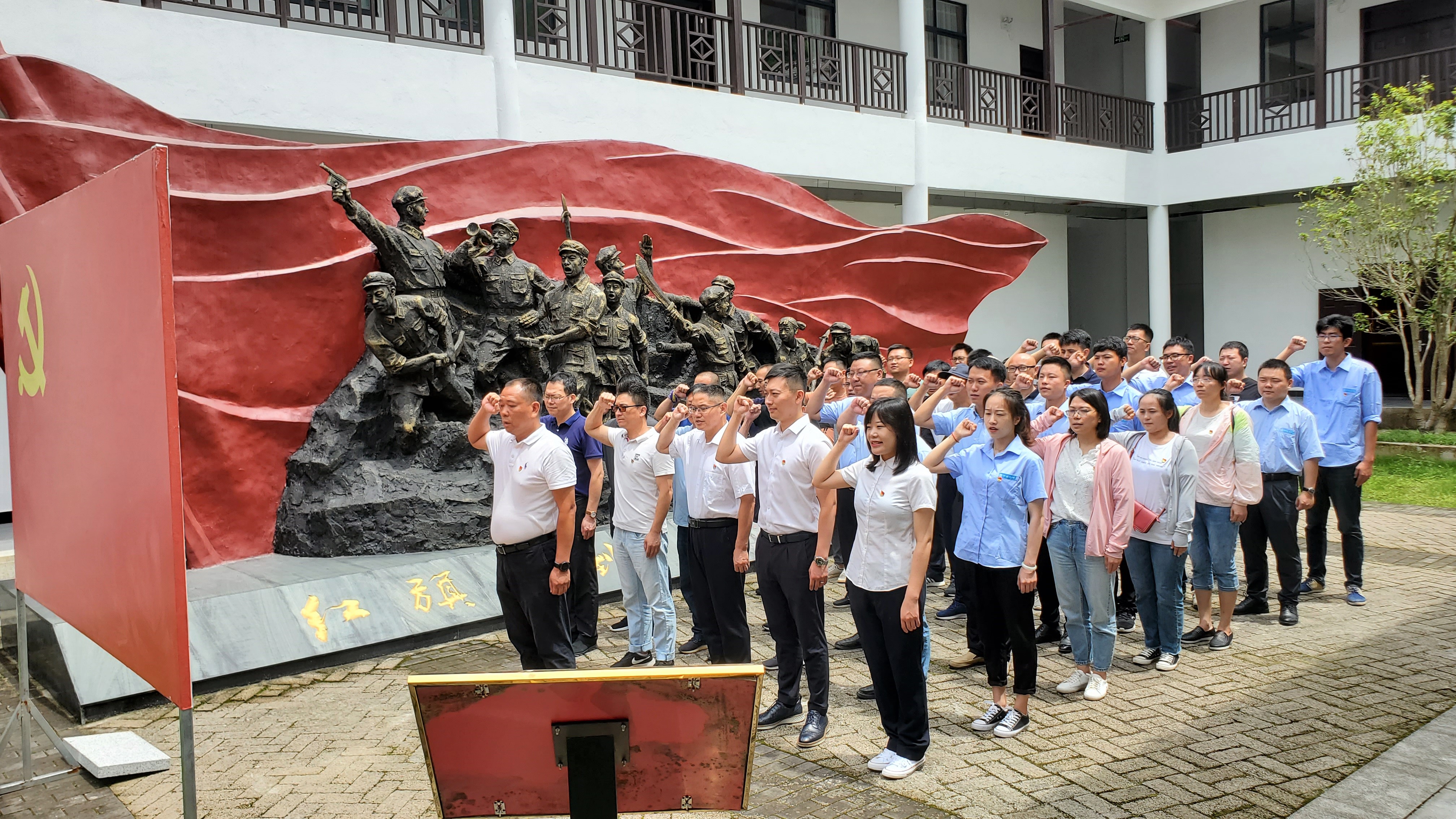 （集团网站专题投稿）不忘初心 砥砺前行——云顶国际海峡总承包公司党委开展“七一”系列主题活动1.jpg